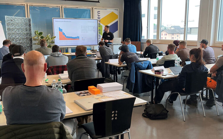 Erfolgreicher Abschluss des Swissolar-Kurs "Solarstrom Basis" im Energiehaus Luzern