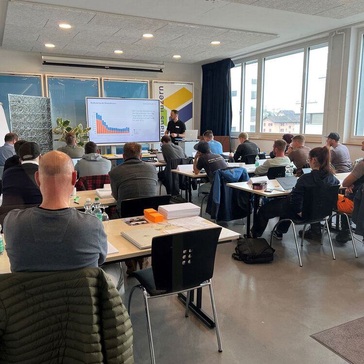 Erfolgreicher Abschluss des Swissolar-Kurs "Solarstrom Basis" im Energiehaus Luzern